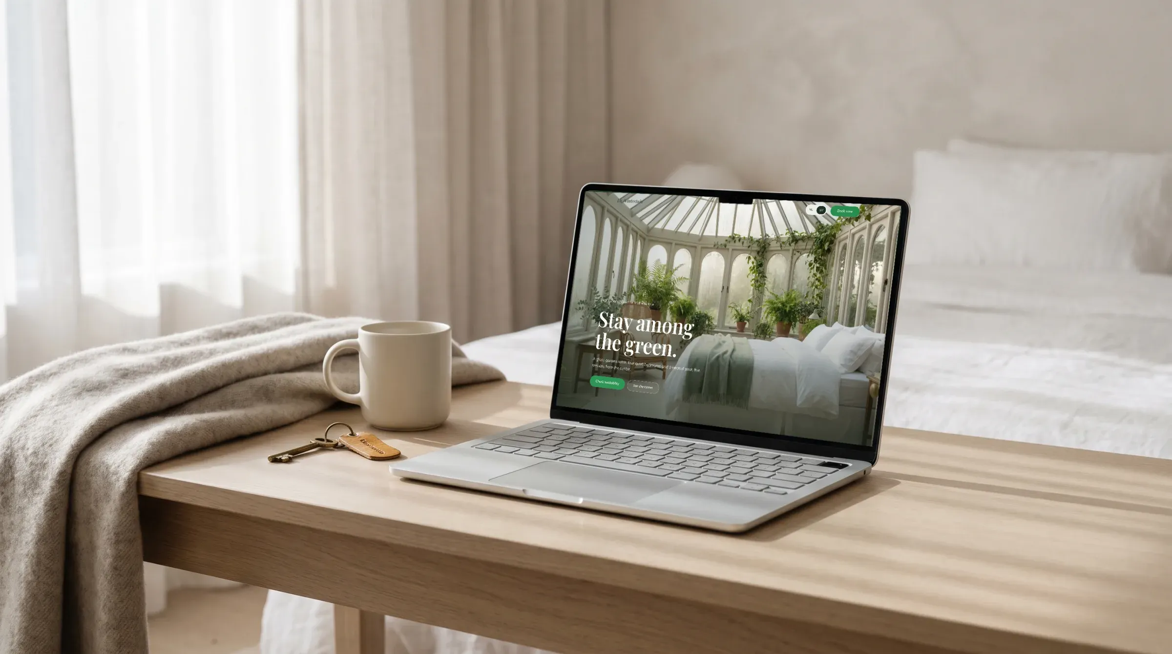 The site open on a laptop, on a table in soft daylight.